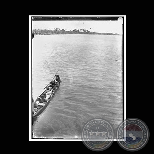 CANOA DE LA TRIBU LENGUA - Fotografa de GUIDO BOGGIANI