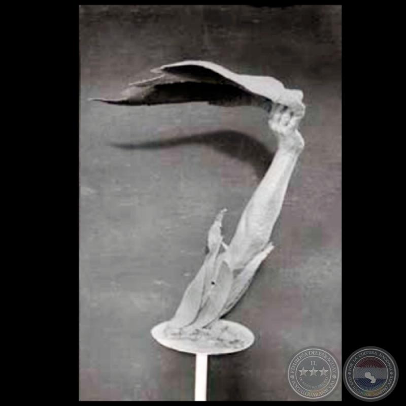 MI BANDERA. Circa 60 - Escultura de HERMANN GUGGIARI
