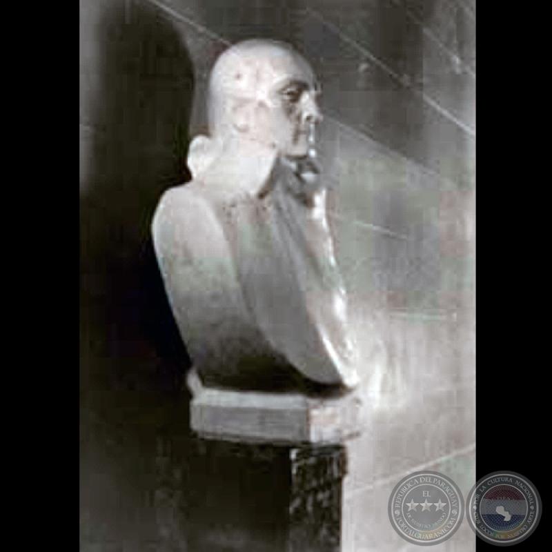 BUSTO DEL DOCTOR JOSÉ GASPAR RODRÍGUEZ DE FRANCIA, 1965 - Obra de HERMANN GUGGIARI 