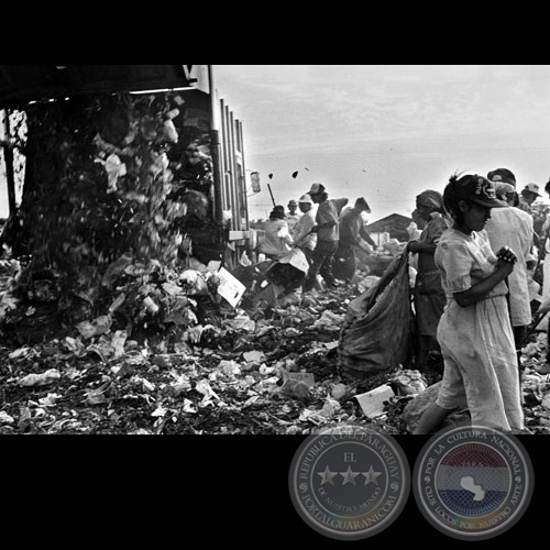 CAMIÓN DE BASURA - Fotografía: Carlos Bittar - Año 10/1990 