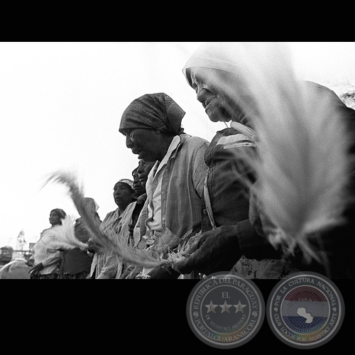 INDÍGENAS DEL PARAGUAY - Fotografía en blanco y negro de Juan Britos