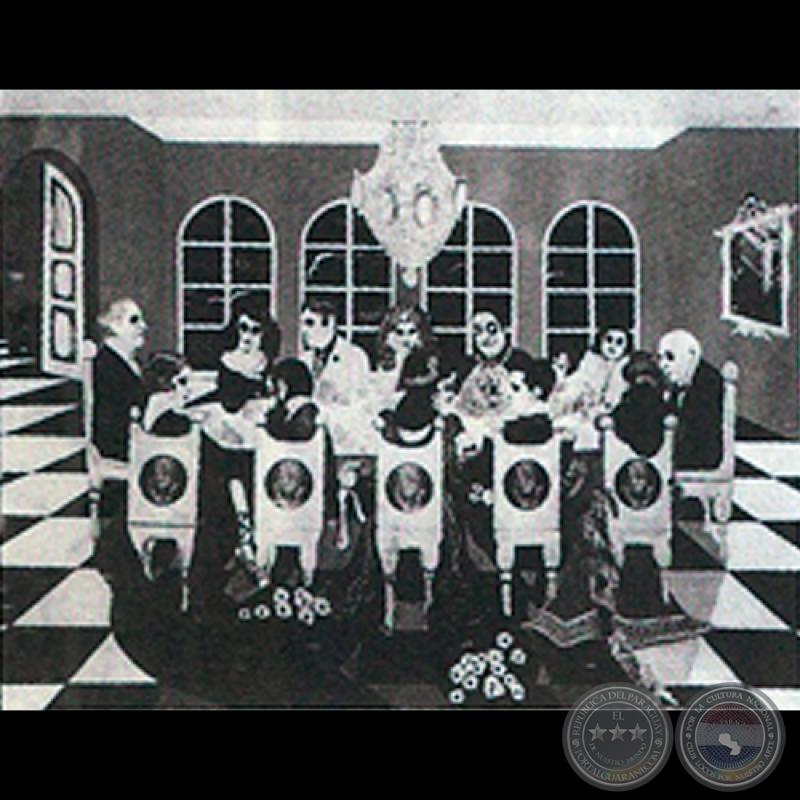 USUREROS DEVORADOS POR PANTERAS NEGRAS - Óleo y collage de FERNANDO GRILLÓN - Año 1972