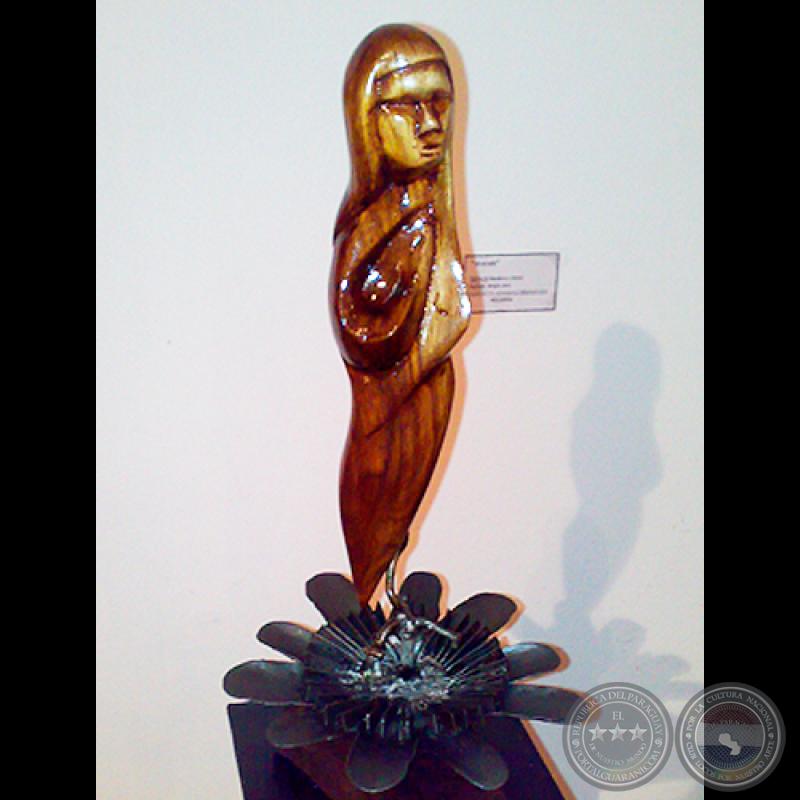 Escultura en madera de Sergio Jara