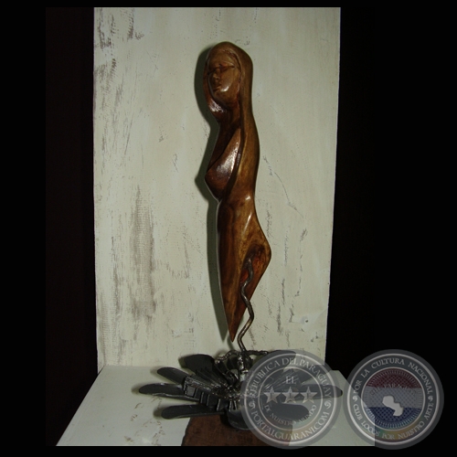 Escultura en madera de Sergio Jara