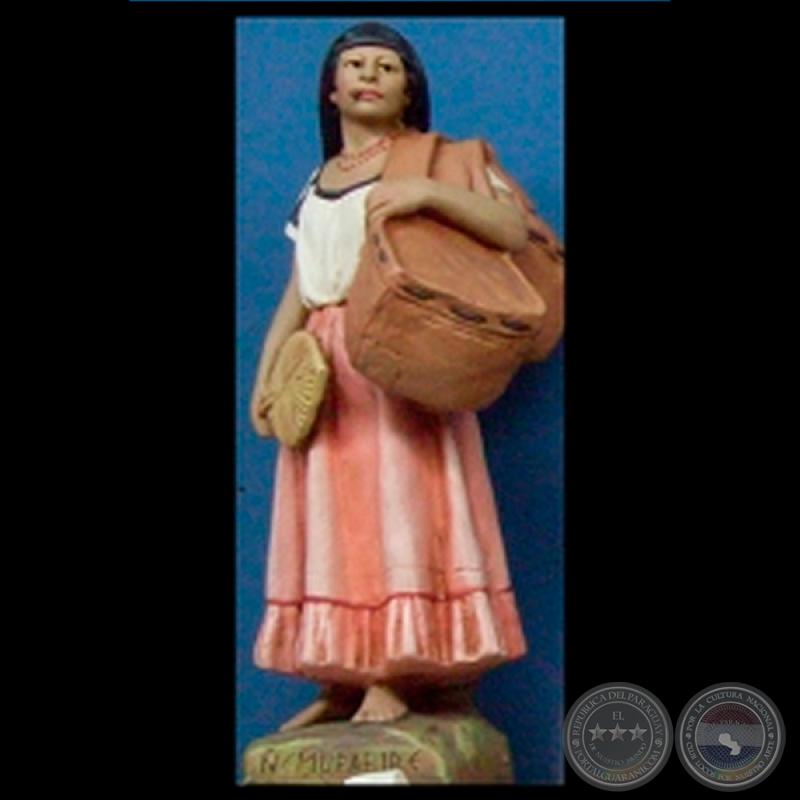 ÑEMUPARIRÉ - Estatuilla de barro cocido de SERAFIN MARSAL