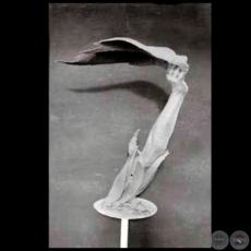 MI BANDERA. Circa 60 - Escultura de HERMANN GUGGIARI