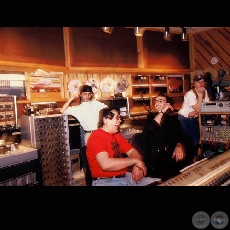 RAY BARRETO EN ESTUDIO DE GRABACIÓN - Fotografía de Carlos Bittar - Año 1994 