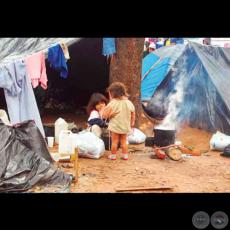 TESAPÉ (Del libro) - Fotografía (CAPÍTULO III: Después del saqueo a la plaza / Una lección de higiene / En memoria de Víctor Achucarro) 