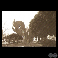 HOMENAJE A LOS CAÍDOS EN LA GUERRA DEL CHACO, años 80 - Escultura de HERMANN GUGGIARI