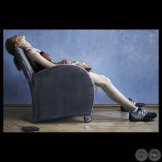 LA SIESTA DE ANA, 2002 - Óleo de LUIS FRACCHIA