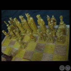 TABLERO DE AJEDREZ - Tallado en madera de ELÍAS ORREGO PÁEZ